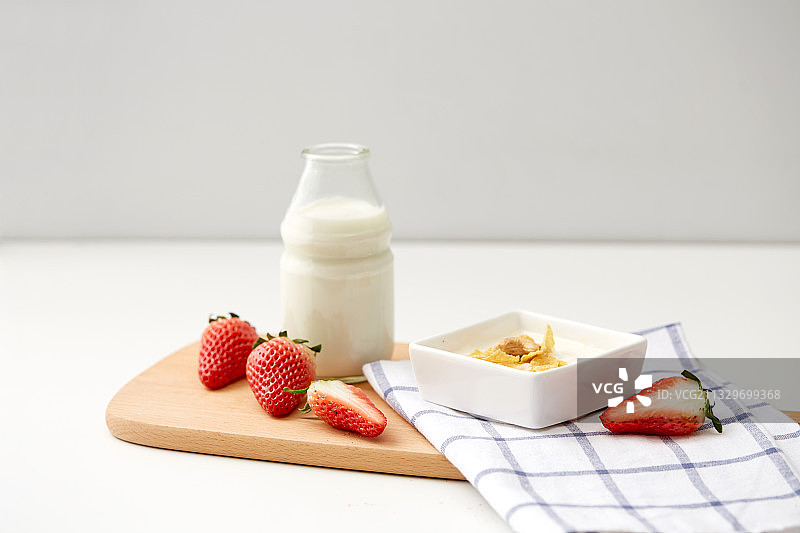 营养早餐水果草莓图片素材