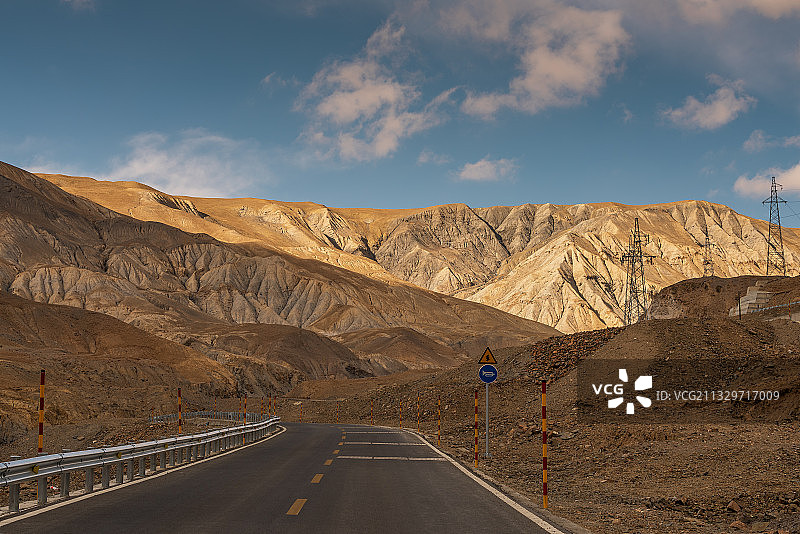 西藏山南措美560国道图片素材