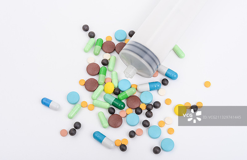 针筒和药丸图片素材
