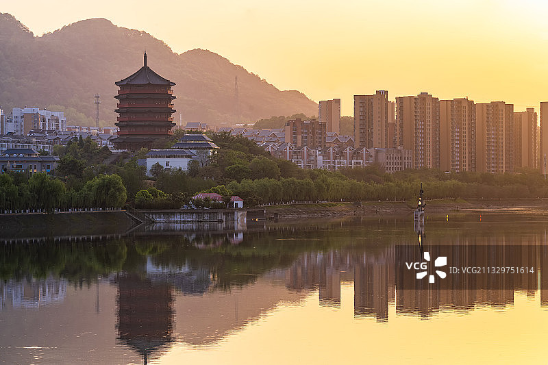 亚洲中国河南省信阳市浉河风光茗阳阁图片素材