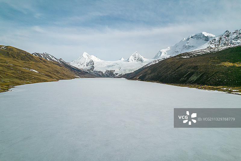 航拍西藏萨普神山图片素材