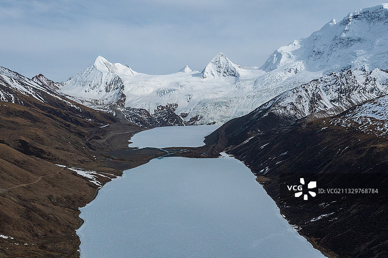 航拍西藏萨普神山图片素材