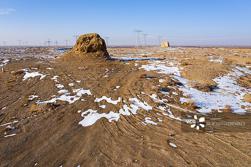 双墩子烽火台遗迹雪景图片素材