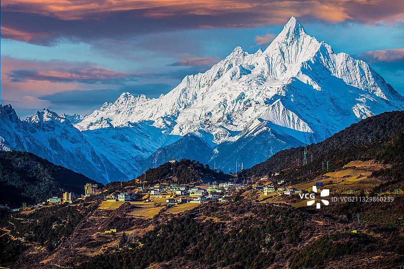 梅里雪山日出图片素材