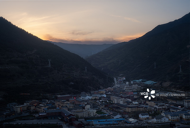 川主寺镇的日落图片素材