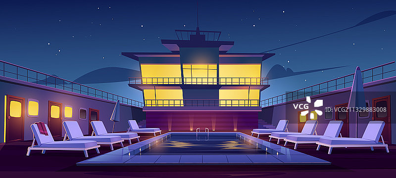 夜间游轮甲板上的游泳池图片素材