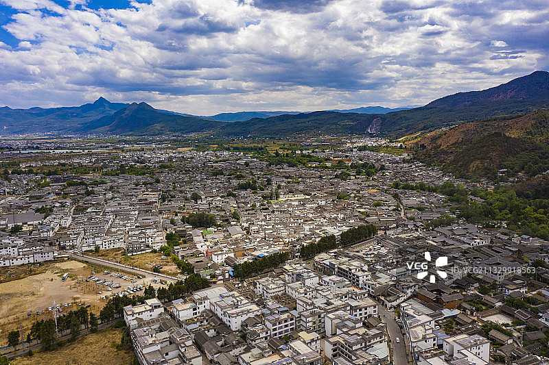 航拍云南丽江束河古镇图片素材