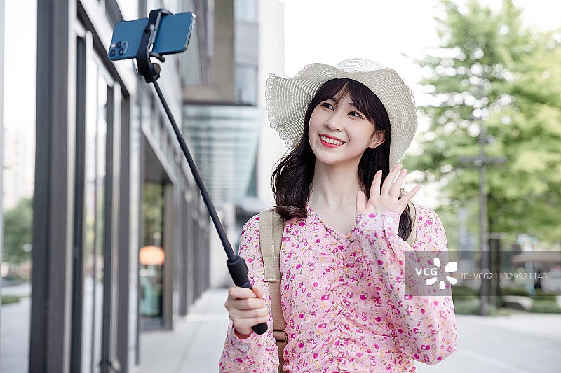 正在旅游的亚洲美丽女生图片素材