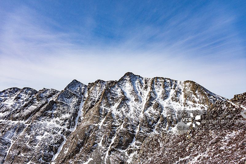 太白山之巍峨耸立图片素材