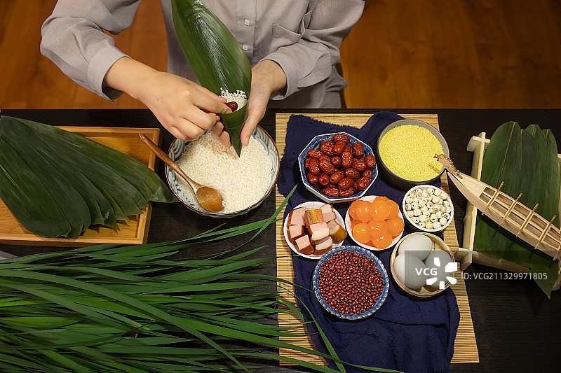 端午节,包粽子,人的手,中国元素图片素材