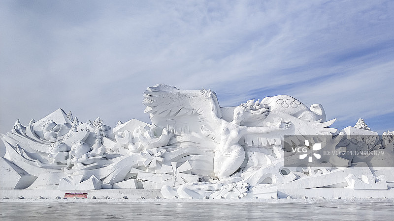 2018年2月15日，哈尔滨太阳岛公园巨型雪雕——之光。图片素材