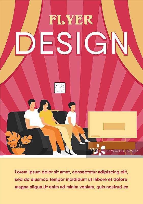 幸福的一家一起看电视图片素材