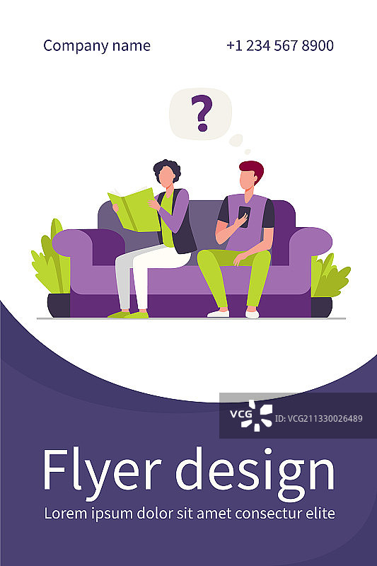 两个男人坐在沙发上看报纸图片素材