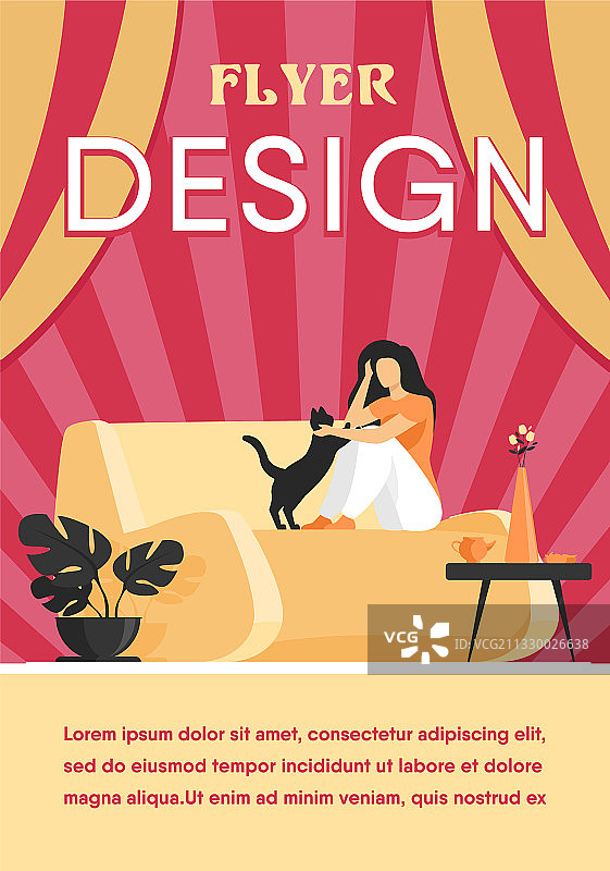 女人在舒适的家中放松图片素材