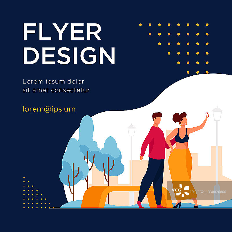 年轻男女在公园里拍照图片素材