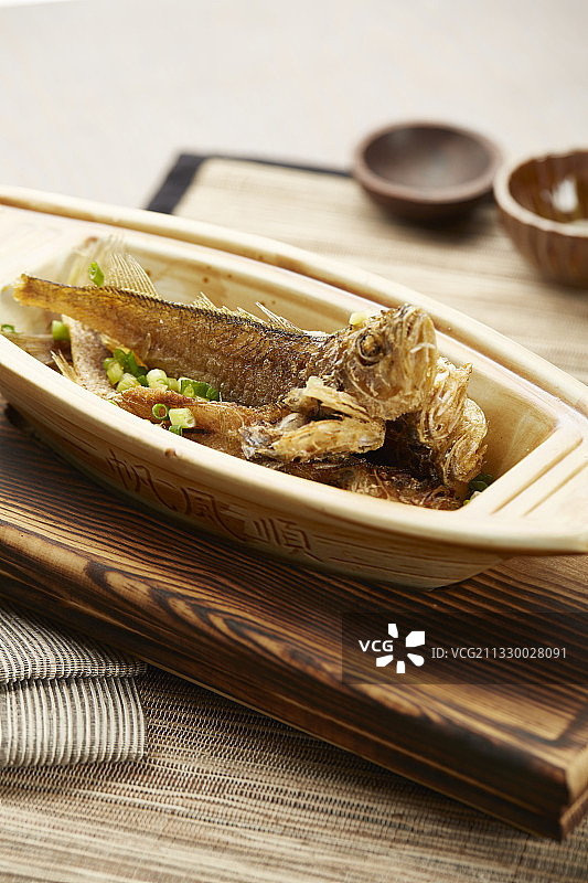葱酥小黄鱼图片素材