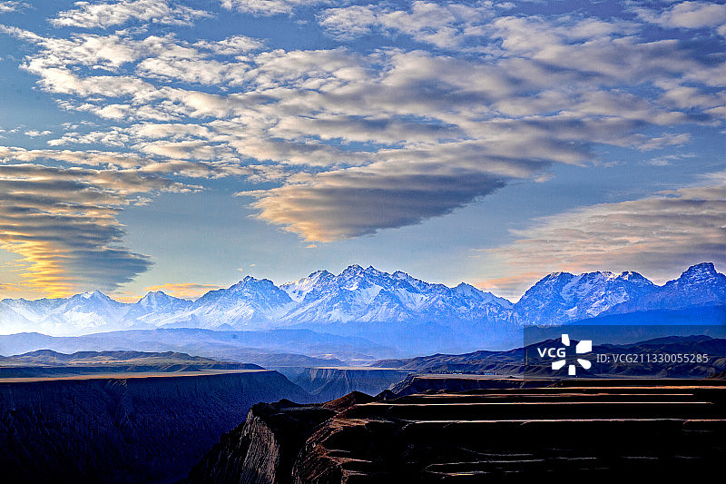 云聚安集海图片素材