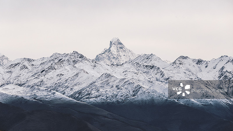 遥望幺妹峰图片素材
