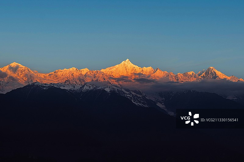 日照金山之梅里雪山图片素材