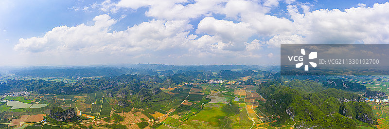 广西上林县毛塘湿地野外牧场航拍全景图片素材