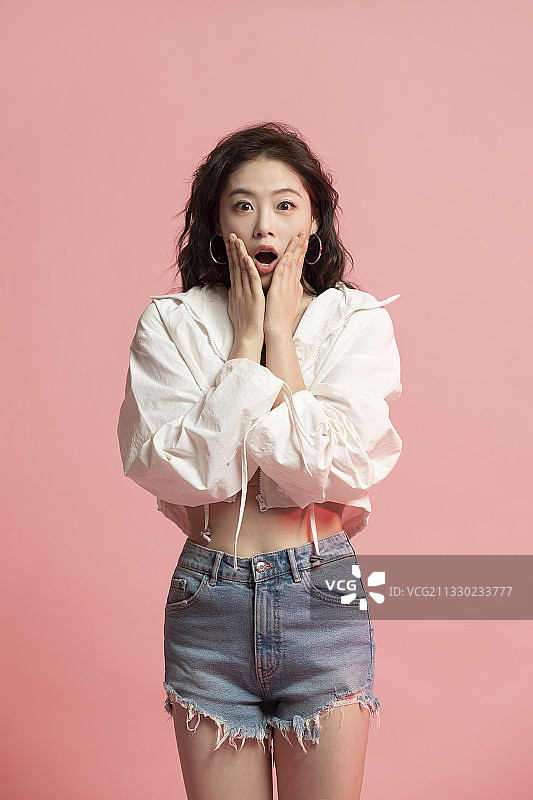 可爱的年轻女孩图片素材