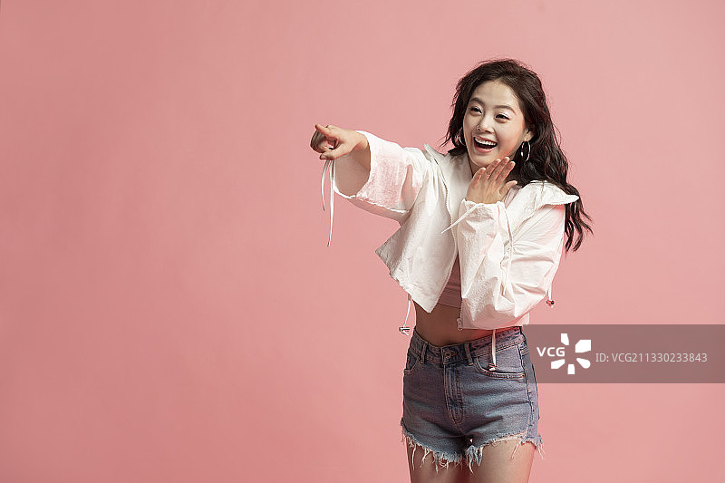 可爱的年轻女孩图片素材