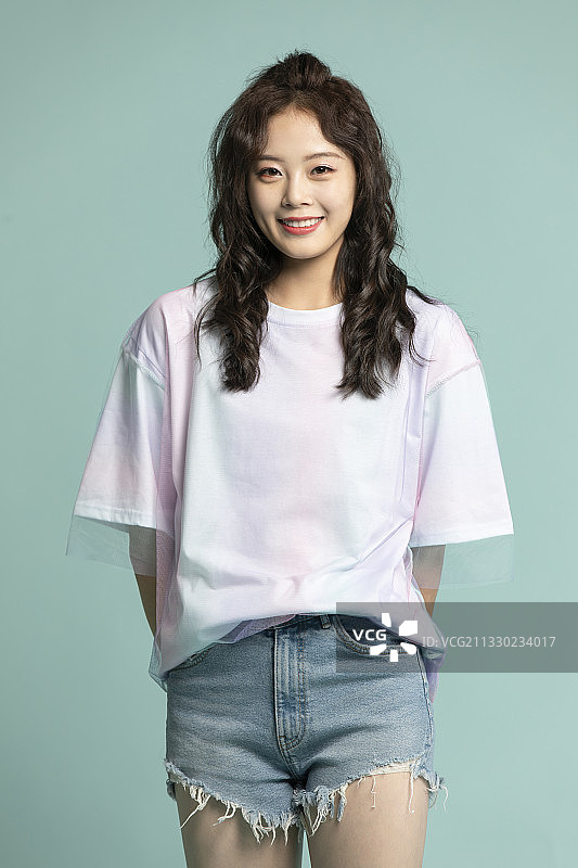 可爱的年轻女孩图片素材