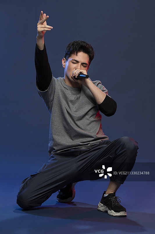 年轻的说唱歌手图片素材