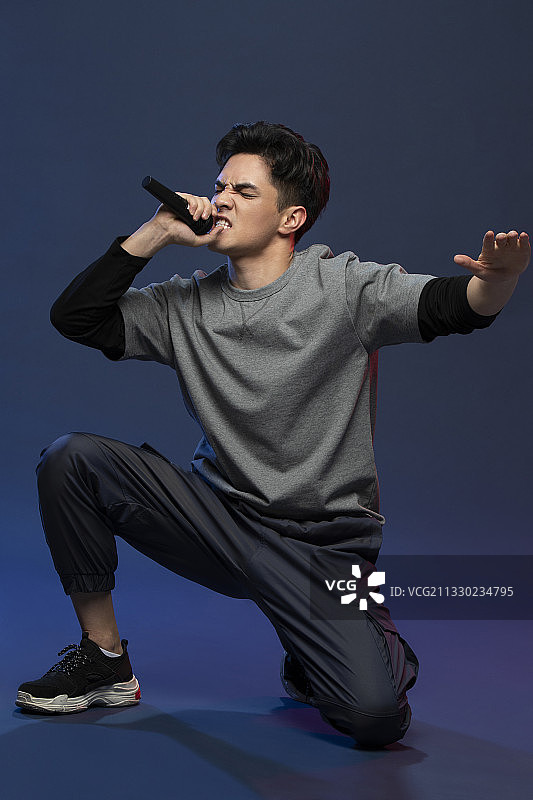 年轻的说唱歌手图片素材