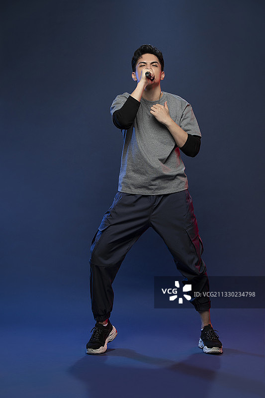 年轻的说唱歌手图片素材