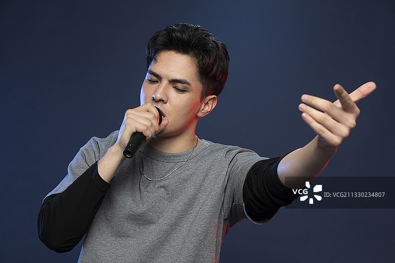 年轻的说唱歌手图片素材