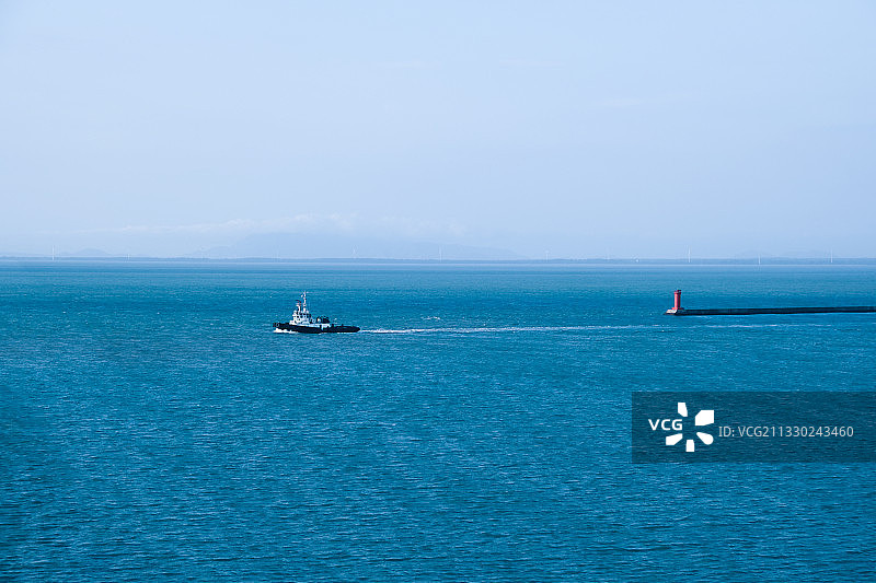 海南东方市西海岸八所港海上轮船图片素材