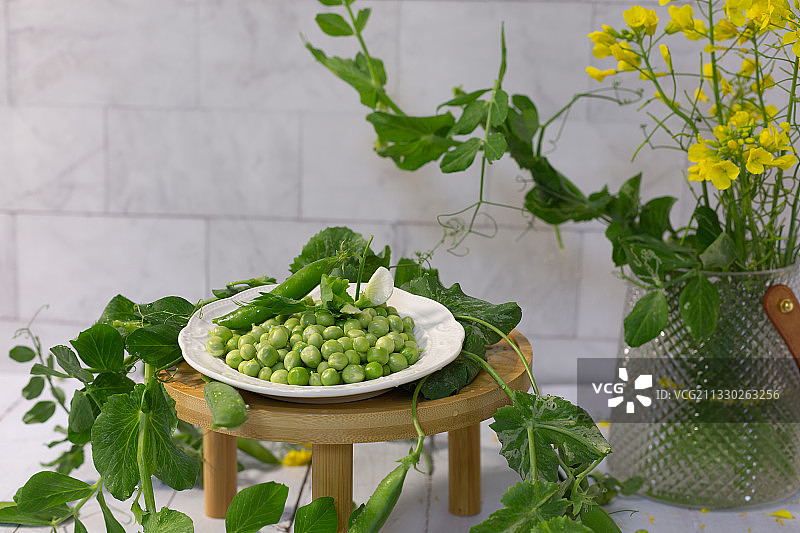 新鲜青豌豆与豆苗图片素材