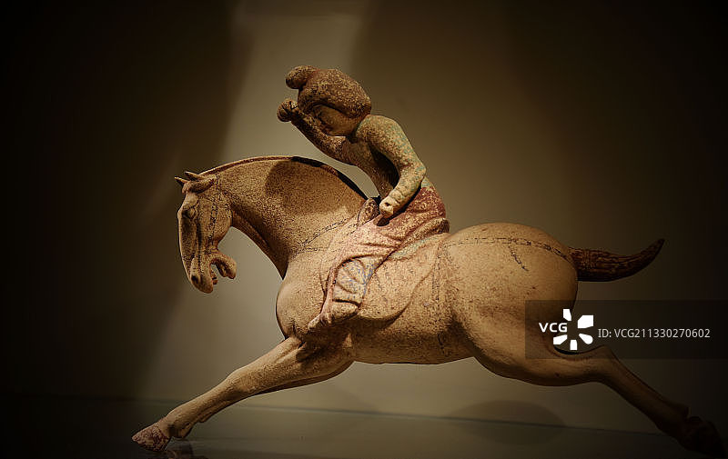 唐三彩——鲜衣怒马图片素材