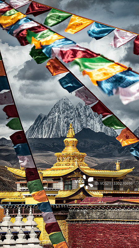 木雅金塔与雅拉雪山图片素材