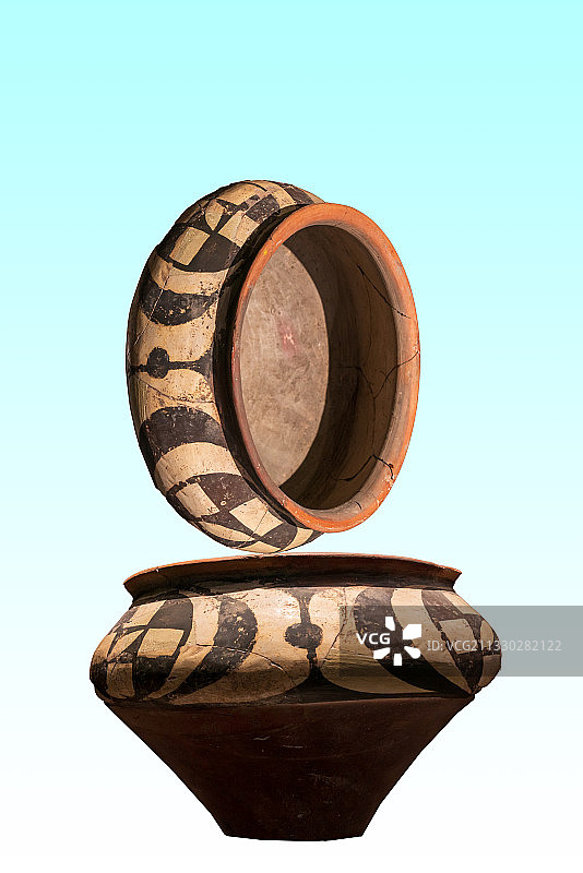 中国古人使用的盛水容器，钵图片素材