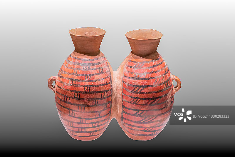 仰韶文化时期生活用品，容器，灰陶红彩二联瓶图片素材