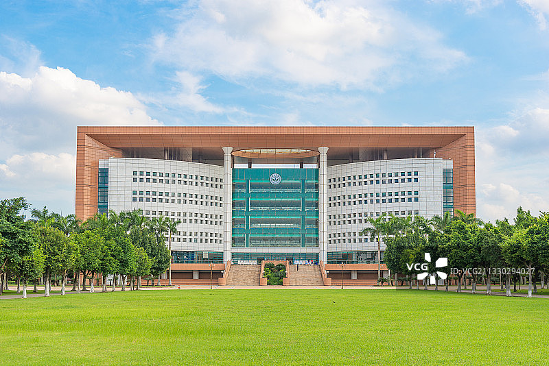 中山大学东校区 校园风光 图书馆 孙中山铜像图片素材