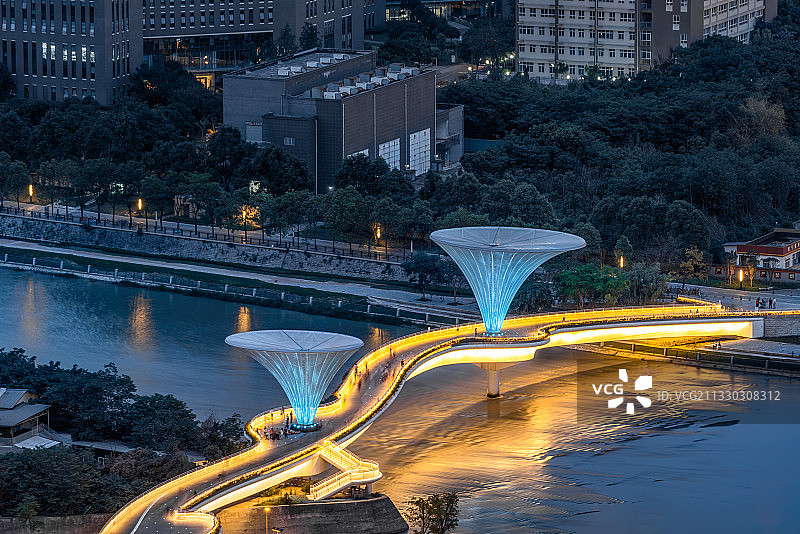 成都高新区软件园D区网红桥夜景图片素材