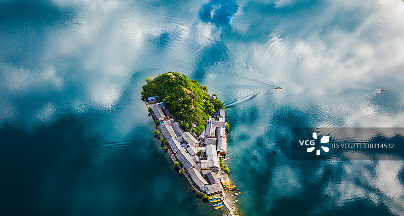 泸沽湖里格岛图片素材