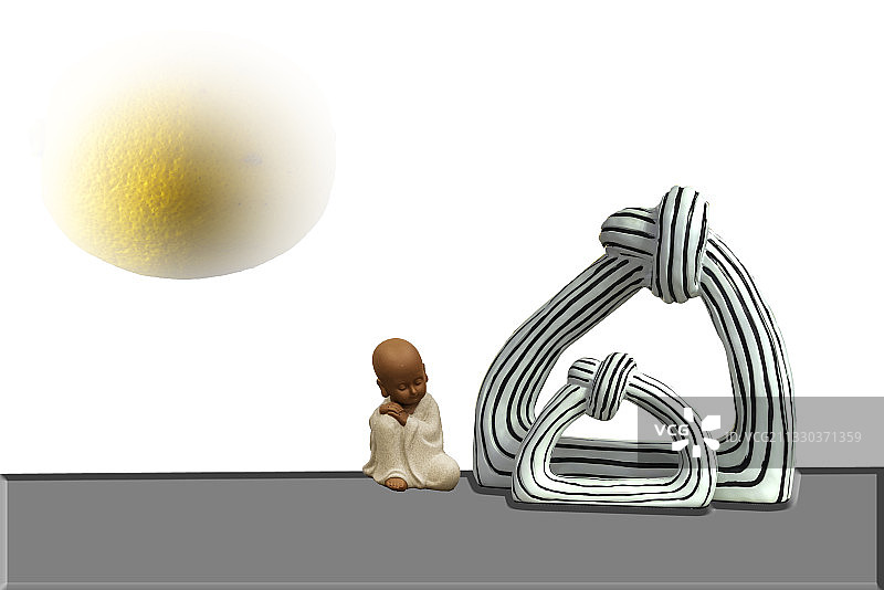 案头错昏昏欲睡心猿意马的小和尚（瓷器）图片素材