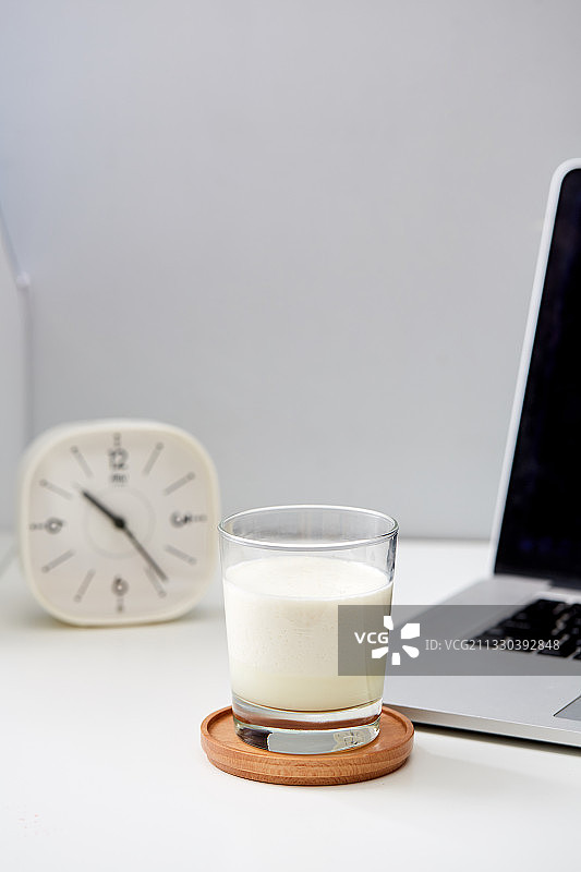 办公室早餐和表图片素材