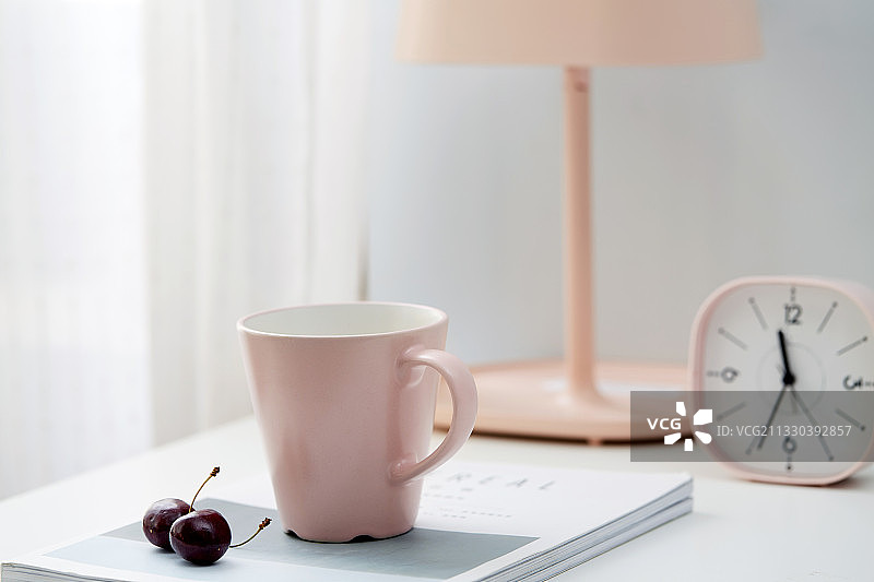 办公室早餐和表图片素材