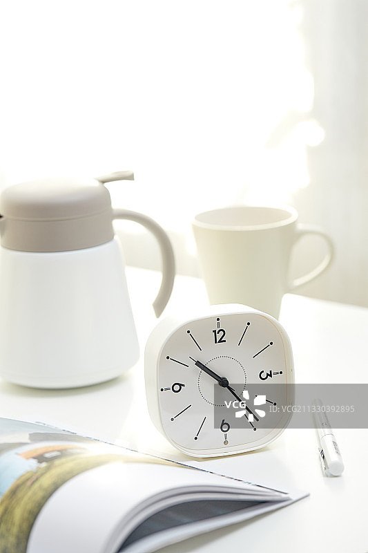 办公室早餐和表图片素材