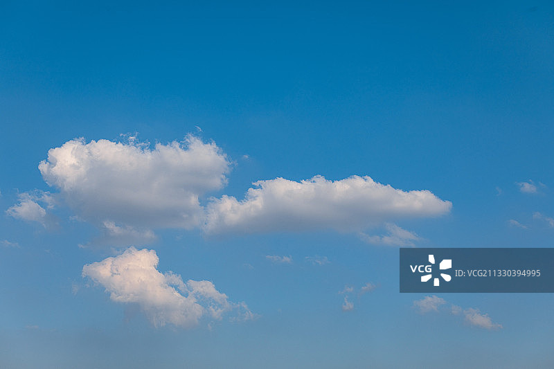 晴朗蓝天白云背景图片素材