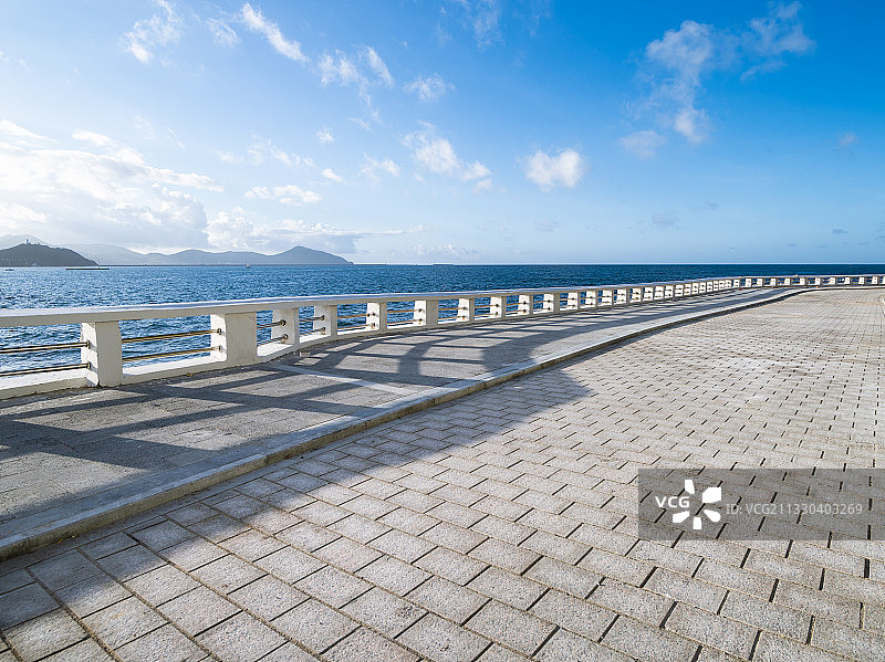 三亚海滨旅游公路汽车广告背景图图片素材