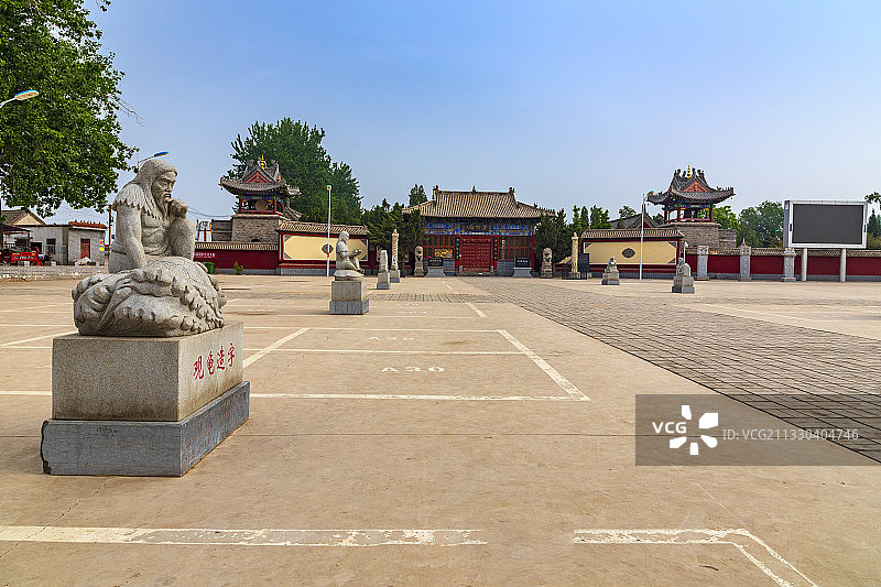 河南省濮阳市南乐县仓颉庙广场上仓颉造字雕塑图片素材