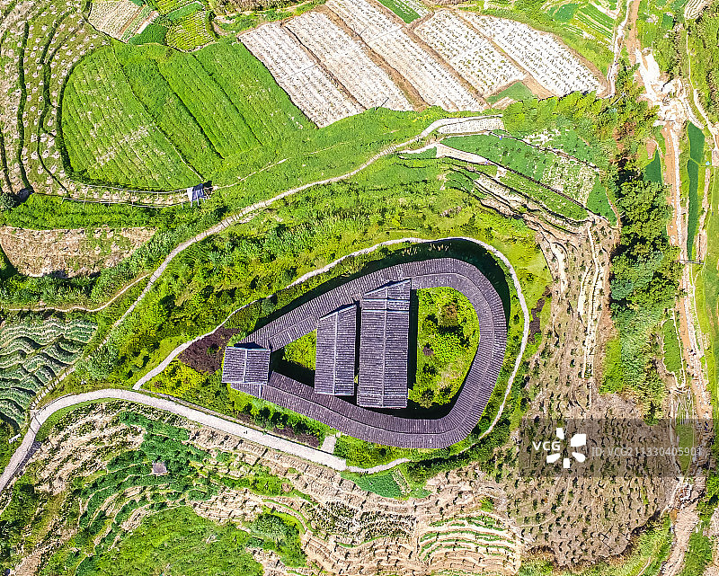 航拍福建传统土楼民居-琵琶堡图片素材