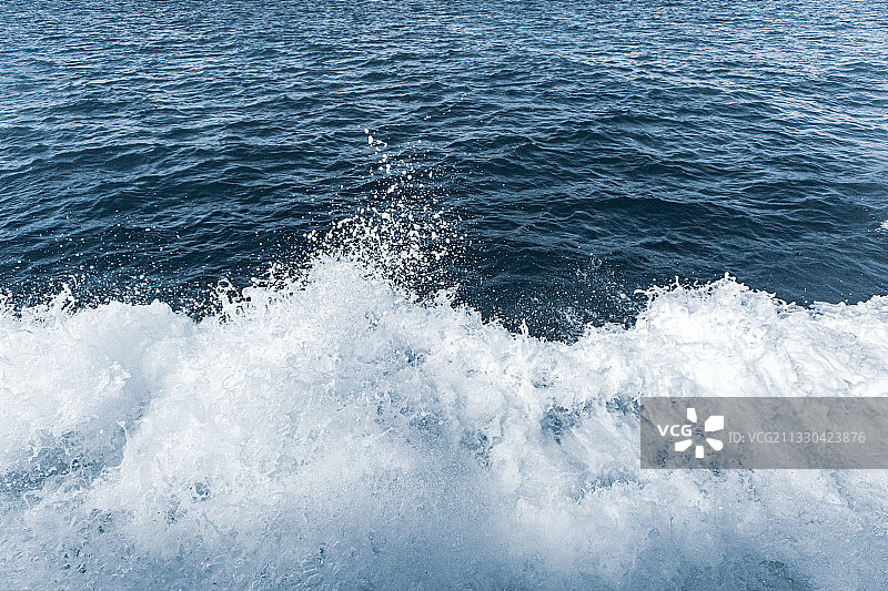 行船飞浪图片素材