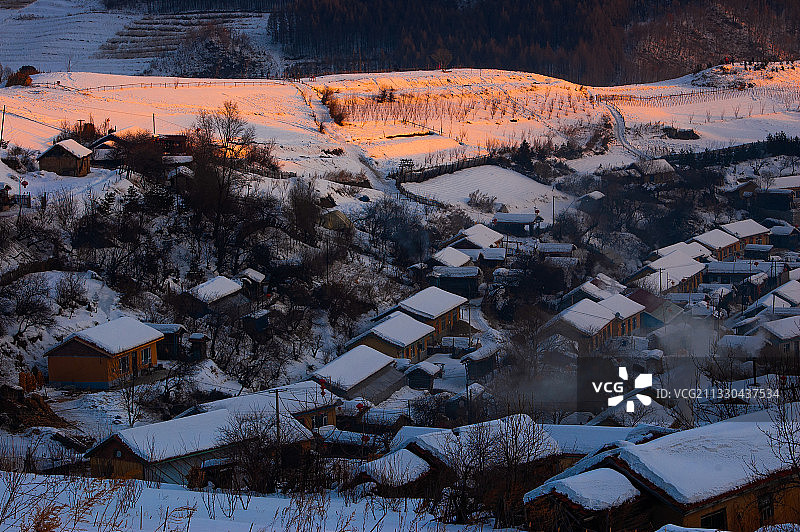 【雪村松岭】图片素材